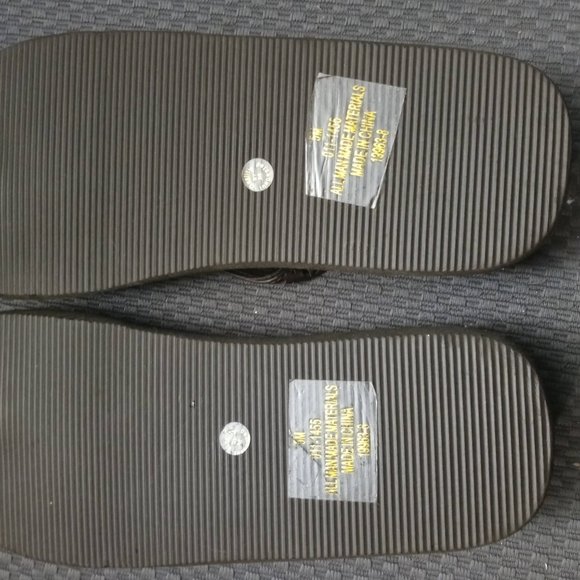 Arizona Jeans Co. Flip Flops size 5M NEW - Picture 3 of 3